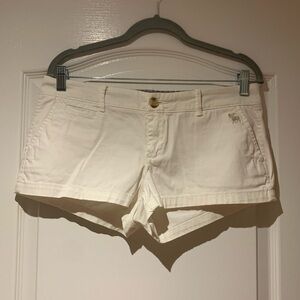 Abercrombie & Fitch white short shorts, size US 4